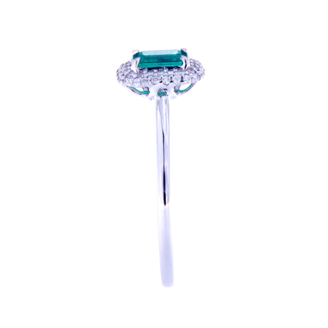Natural emerald gemstone ring detail for gemstone treatment and sourcing guide