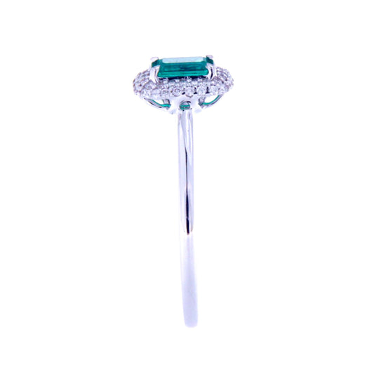 Natural emerald gemstone ring detail for gemstone treatment and sourcing guide